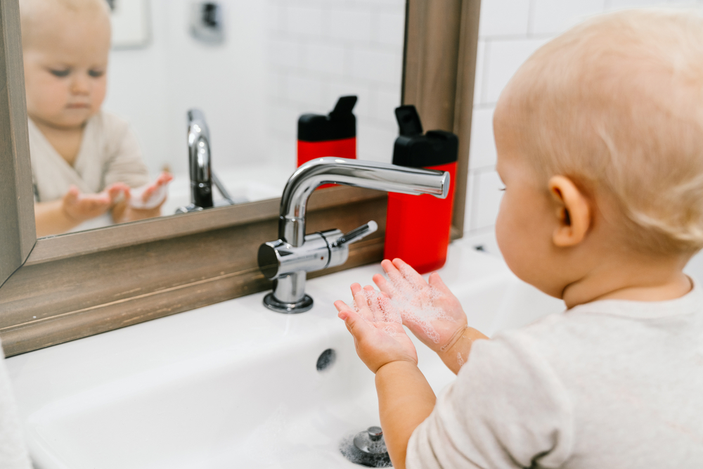 Приучение ребенка к мытью рук 