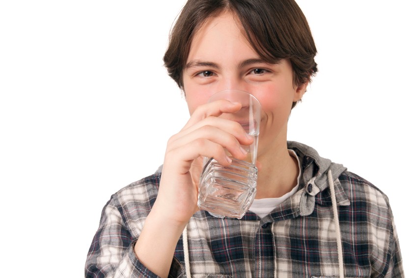 Сколько нужно пить воды подростку? 